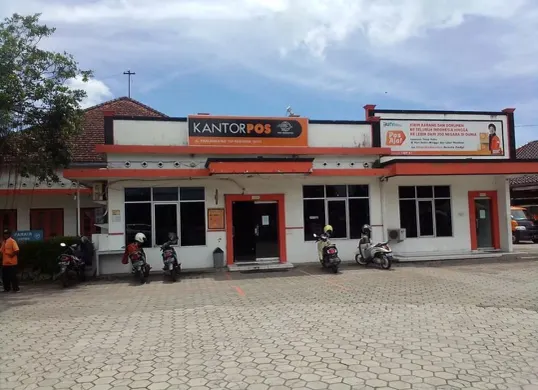 Kantor Pos yang menjadi tempat pencairan BSU 2025. (Sumber: Pinterest/Masdar Budi Santoso)