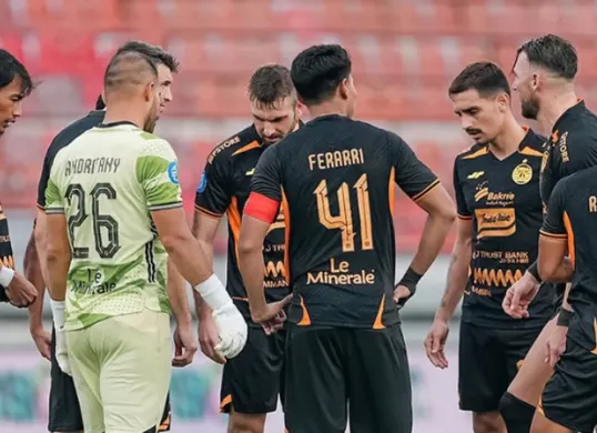 Persija Jakarta gagal raih kemenangan di kandang PSM Makasar. Hasil Ini menambah catatan trend negatif bagi Macan Kemayoran. (Sumber: Instagram @officialpersija)