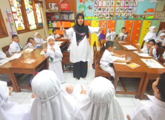 Ilustrasi guru honorer RA dan Madrasah yang dipastikan menerima tunjangan profesi guru (TPG). (Sumber: Kemenag)