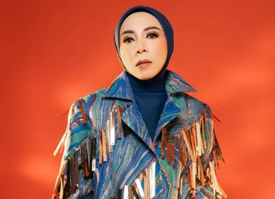 Lagi dan Lagi Wajah Melly Goeslaw Jadi Sorotan Netizen, Disebut Aneh Bahkan Disebut Mirip Aming (Sumber: Instagram Melly Goeslaw)