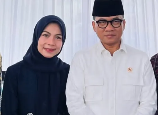 MK perintahkan pemilu ulang di Kabupaten Serang karena Mendes PDT, Yandri Susanto terbukti dalam mendukung pasangan calon nomor urut 2, Ratu Rachmatuzakiyah-Muhammad Najib Hamas yang merupakan istrinya. (Sumber: Instagram Ratu Rachmatuzakiyah)