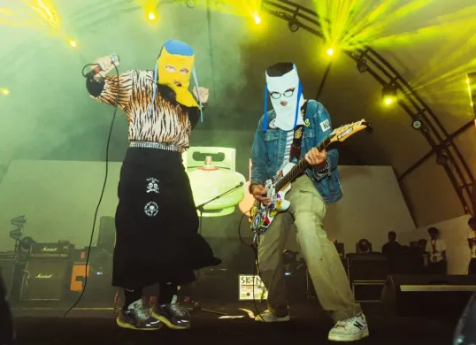 Fakta menarik tentang band punk Sukatani dan lagu kontroversial 'Bayar Bayar Bayar' (Sumber: Instagram/sukatani.band)