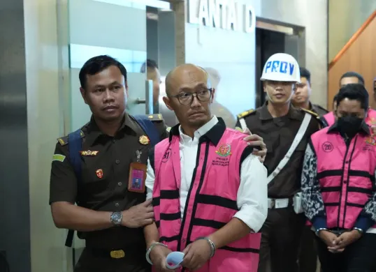 Kejaksaan Agung (Kejagung) telah menetapkan tujuh tersangka dalam kasus dugaan korupsi tata kelola minyak mentah dan produk kilang, Senin 24 Februari 2025, yang terjadi antara 2018 hingga 2023. (Sumber: kejaksaan.go.id)