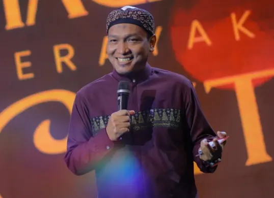 Ustaz Salim A Fillah mengaku kesal dengan ulah pejabat yang mengoplos BBM Subidi menjadi Pertamax hingga merugikan negara mencapai Rp193 Triliun (Sumber: Instagram Ustaz Salim A Fillah)