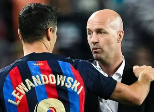 Penasihat teknis Timnas Indonesia, Jordi Cruyff, punya rekam jejak cemerlang di Barcelona. (Sumber: X/@barcaxtra1)