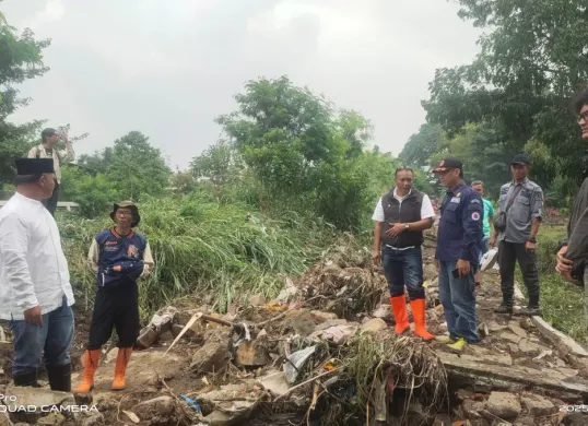 BPBD Kabupaten Bandung melakukan penanganan banjir di wilayahnya. (Sumber: Dok. Pemkab Bandung)