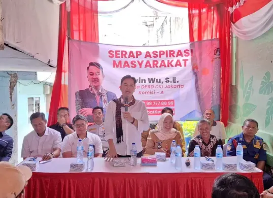 Anggota Komisi A DPRD Jakarta, Kevin Wu saat melakukan reses di Jakarta Barat. (Sumber: Dok. PSI Jakarta)