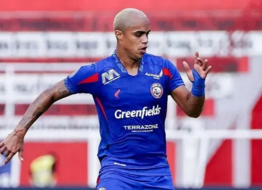 Pelatih Arema FC mencadangkan William Marcilio karena berperilaku buruk dan berselisih (Sumber: X/ Indostranfer)