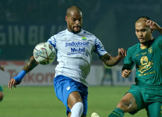 Pertaruhan nasib Paul Munster ditentukan saat Persebaya vs Persib. (Sumber: X/ persib)