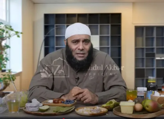 dr Zaidul Akbar menjelaskan tips puasa bagi penderita asam lambung dan maag. (Sumber: Tangkap Layar YouTube/dr Zaidul Akbar Official)