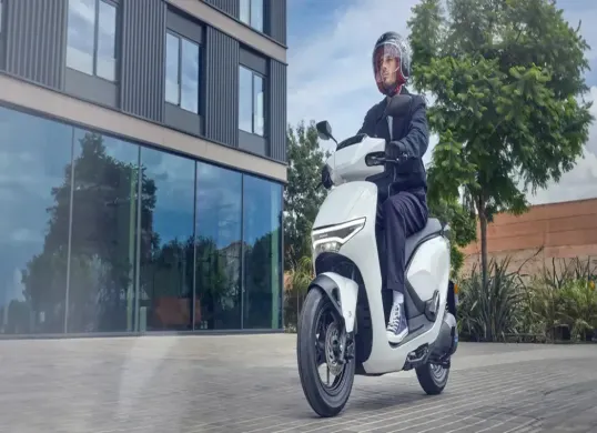 Honda menyediakan inovasi terbaru dari motor listrik Honda CUV e yang dinilai sangat nyaman. (Sumber: astra-honda.com)