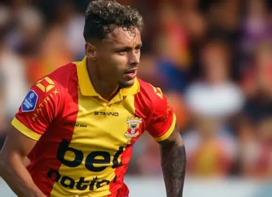 Dean James, bek kiri Timnas Indonesia. (Sumber: Go Ahead Eagles)