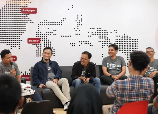 Sesi diskusi pada acara Malang AI Connect yang diselenggarakan beberapa waktu lalu. (Sumber: Dok. Telkom)