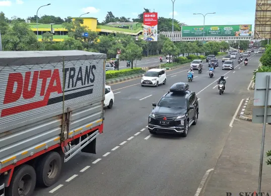 Aktivitas di Jalan Ahmad Yani, Kota Bekasi, Rabu, 1 Januari 2025. (Foto: Ihsan Fahmi)