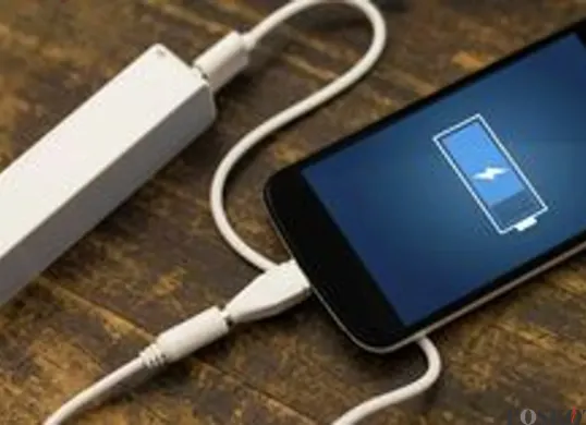 Charger Hp dan kabelnya pun harus kamu rawat loh! (Sumber: Pinterest)