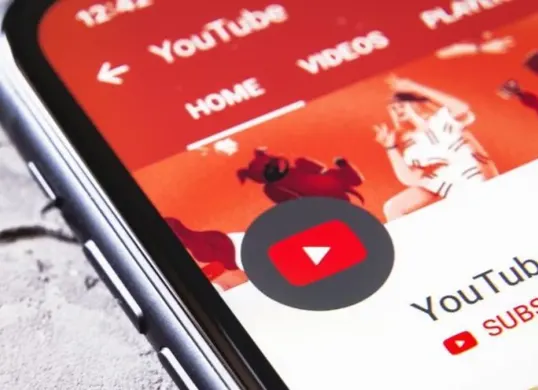 Tips jitu membuka aplikasi lain sambil menonton YouTube. (Sumber: Pinterest)