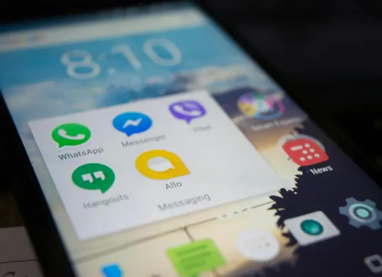 Cara menghapus aplikasi bawaan hp Android. (Sumber: Pexels/Alok Sharma)