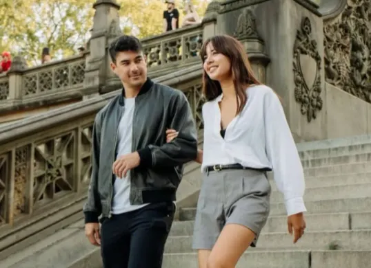 Aurelie Moeremans dan Tyler Bigenho mengalami kecelakaan lalu lintas. (Sumber: Instagram/@aurelie)