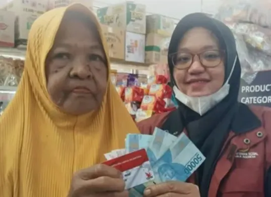 3 kelompok yang menerima bansos saat DTSEN diberlakukan. (Sumber: Kemensos)