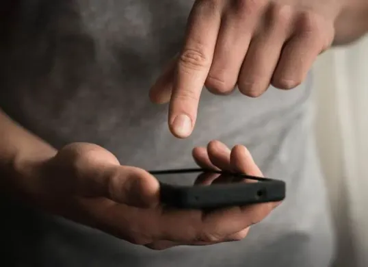 HP Samsung kamu mulai lemot atau mau dijual? Reset ke setelan pabrik bisa jadi solusinya!(Sumber: Pinterest)