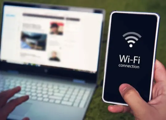 Pakai HP Samsung? Sekarang kamu bisa auto konek WiFi tanpa ribet masukin password. (Sumber: Pinterest | Foto: aarp)