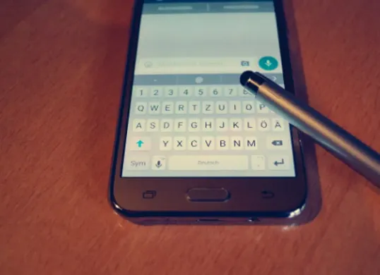 Ini cara mudah menggunakan fitur sembunyikan chat di WhatsApp. (Sumber: pixabay/MIH83)