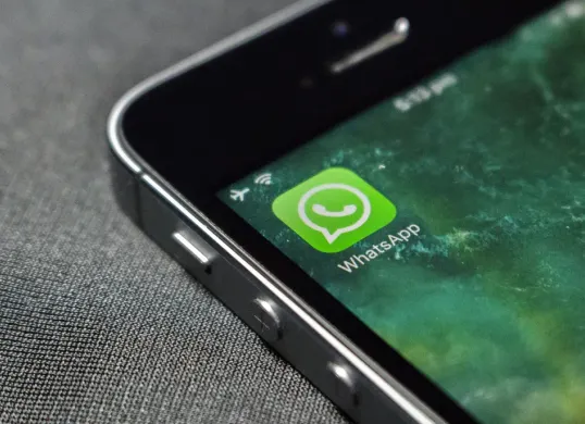 Atasi Penyadapan Akun WhatsAppp denga Cara Ini! (Foto: Canva)
