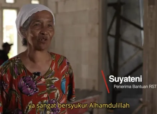 Salah satu pemilik NIK e-KTP yang memenuhi syarat untuk dapat program renovasi rumah. (Sumber: Youtube/Linjamsos Oke)