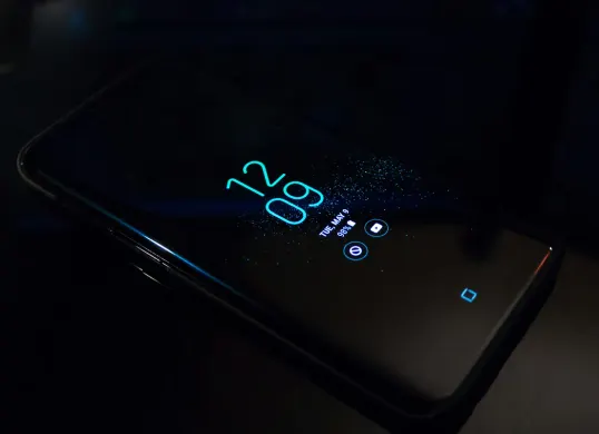 Smartphone dengan jaringan 5G terbaik (Sumber: Pexels/Noah Erickson)