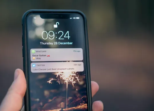 Cara lihat isi chat WhatsApp yang sudah dihapus. (Sumber: Unsplash/Jamie Street)