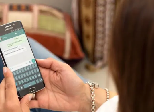Cara dan panduan lengkap untuk mengembalikan riwayat chat WhatsApp yang terhapus.  (Sumber: Pinterest/trendmagazin)