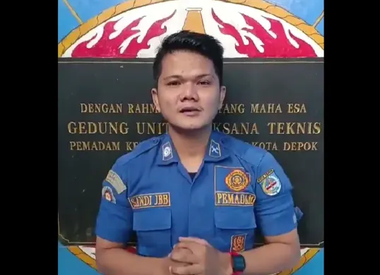 Konflik berkepanjangan antara Sandi Butar Butar dengan instansi Damkar Depok, berujung pada pemecatannya. (Sumber: Tiktok/@user494)