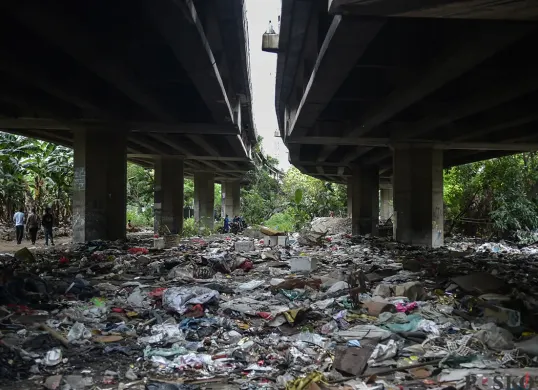Pembersihan Terakhir Puing-Puing Permukiman Kolong Jembatan Angke
