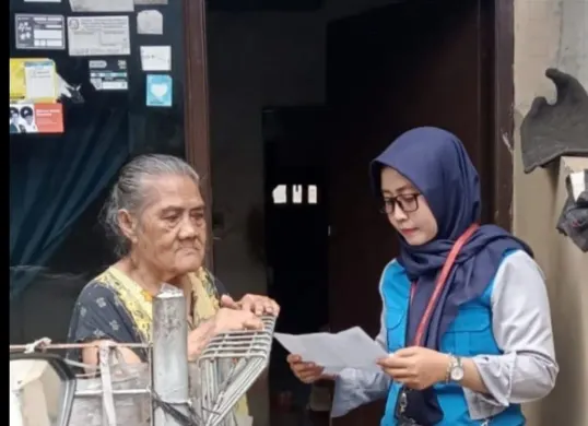 Pendamping sosial lakukan verifikasi dan validasi DTKS pasif (Sumber: Tangkap Layar Instagram/@dinsosdkijakarta)