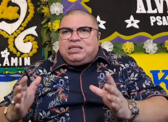Razman Arif Nasution menyoroti pernyataan Farhat Abbas soal kematian Alvin Lim. (Sumber: Tangkap Layar YouTube/Intens Investigasi)