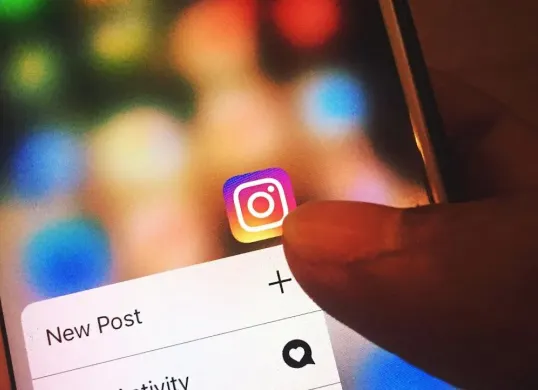 Cara membatasi pesan masuk di Instagram (Sumber: Pexels/Omkar Patyane)