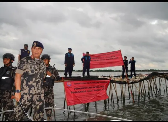 Penemuan pagar laut sepanjang lebih dari 30 kilometer di perairan Kabupaten Tangerang, Banten. (Sumber: X/@ditjenpsdkp)