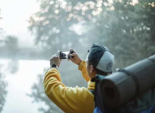 Menghasilkan foto yang apik dengan kamera hp terbaik. (Sumber: Pexels/Thirdman)