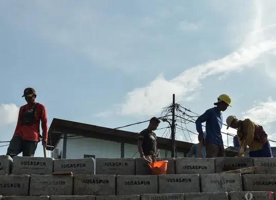 Progres Pelebaran Tanggul di Bantaran Sungai Ciliwung