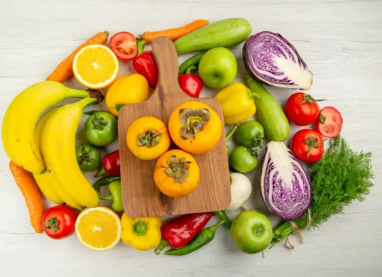Daftar sayur dan buah dengan vitamin C yang tinggi, simak informasinya. (Sumber: freepik/KamranAydinov)