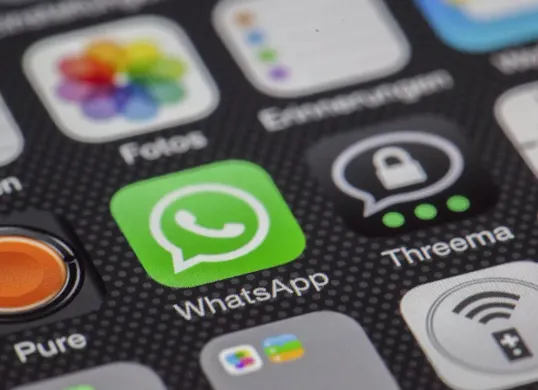 Dengan polling, Anda bisa melibatkan semua anggota grup dalam pengambilan keputusan. (Sumber: Pexels/Pixabay)