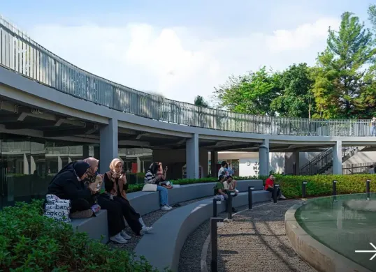 PT ITJ klarifikasi terkait viralnya Ormas Pancasila yang melarang warga untuk membuat konten di Taman Literasi. (Sumber: Instagram/@tamanliterasi.jkt)