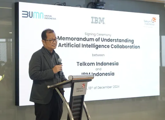 Direktur Strategic Portfolio Telkom Budi Setyawan Wijaya saat memberikan sambutan pada acara penandatangan MoU antara PT Telkom Indonesia (Persero) Tbk (Telkom) dan PT IBM Indonesia (IBM) di Telkom Landmark Tower. (Sumber: Dok. Telkom)