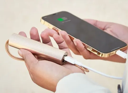 Enam kesalahan fatal memakai powerbank yang bisa merusak Hp. Cek selengkapnya di sini. (Sumber: Pinterest)