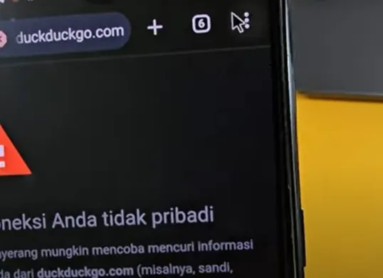 Tangkapan layar cara masuk ke DuckDuckGo dan situs diblokir tanpa VPN. (Sumber: YouTube/Bang Juls)