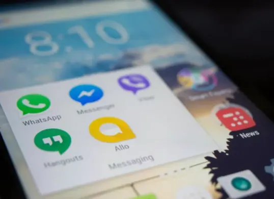 Pastikan chats WhatsApp menjadi privasi. (Sumber: Pexels/Alok Sharma)