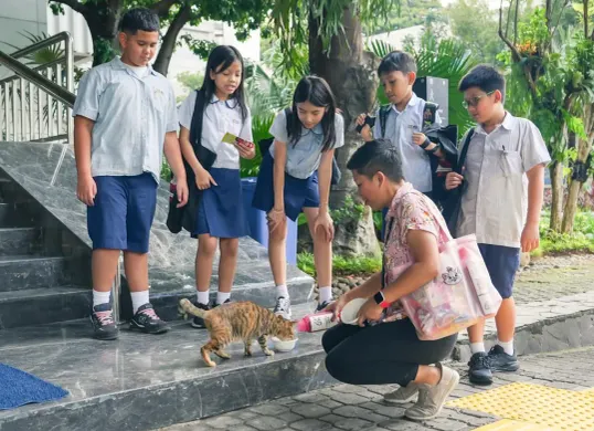 Anggota Komisi B Dewan Perwakilan Rakyat Daerah (DPRD) Jakarta, Francine Widjojo saat menerima kunjungan murid-murid SD Mentari Intercultural School Jakarta (MISJ) di DPRD Provinsi DKI Jakarta. (DPRD Jakarta)