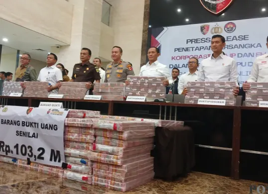 Konferensi pers penetapan tersangka kasus Tindak Pidana Pencucian Uang (TPPU) judi online lewat pembangunan Hotel Aruss Semarang di Mabes Polri, Jakarta Selatan, Kamis, 15 Januari 2025. (Sumber: Poskota/Ali Mansur)