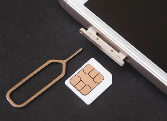 Meski sudah ganti SIM card, kok pinjol masih bisa sadap data? Ini penjelasan lengkap mekanisme penyadapan dan 5 solusi praktis mengatasinya! (Sumber: Pixabay/Tomexwaleski)
