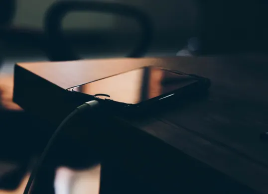 Berikut ini tips menjaga hp dari kerusakan. (Sumber: Pexels/Hasan Albari)
